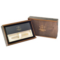 Фото Подарочный набор: Подарочная коробка + Шариковая ручка Parker JOTTER SS GT 16 032+PW1